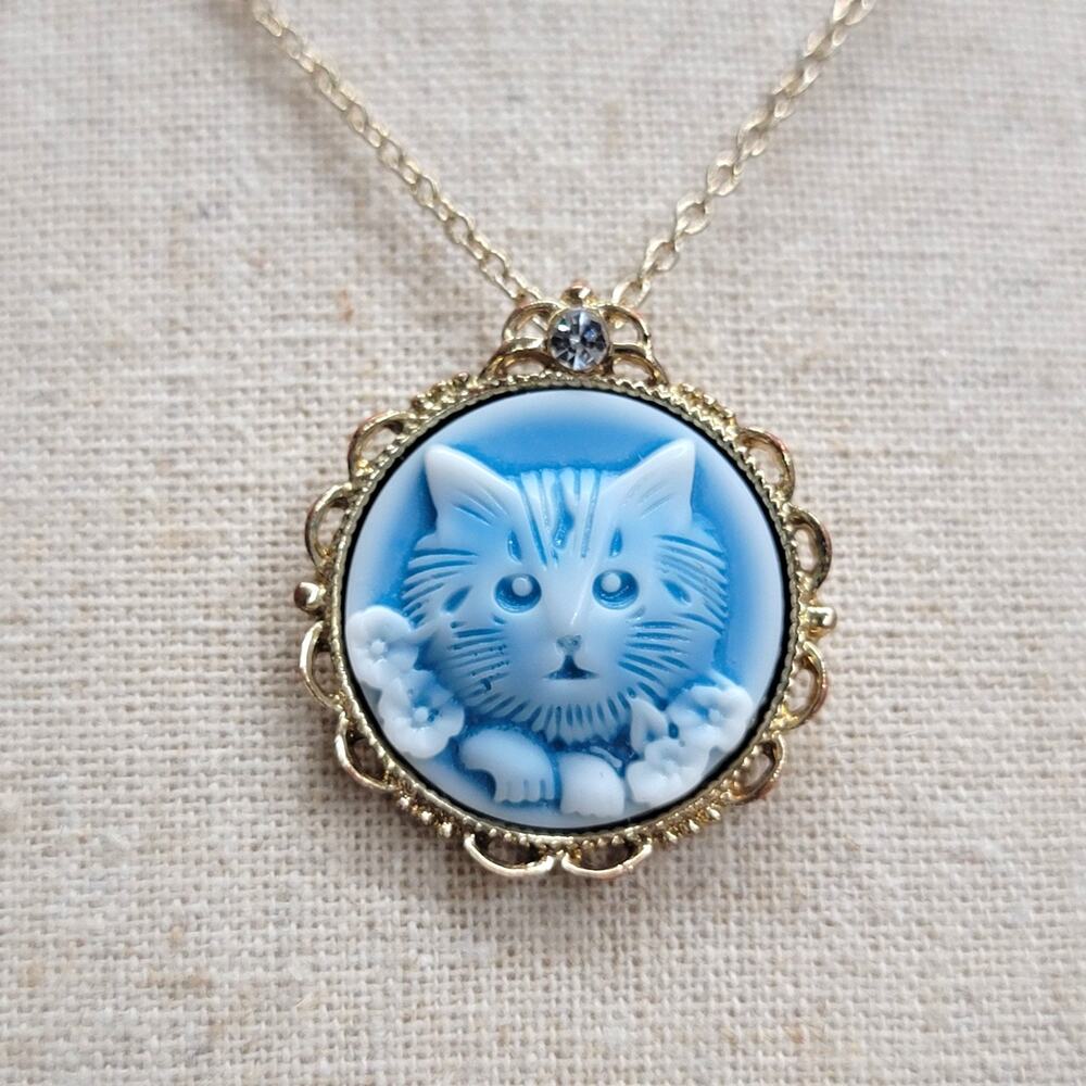 Vintage Style Blue Cat Cameo Pendant Necklace Gold Tone Kitten Retro Chic